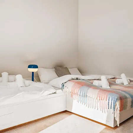 Dinbnb L Historic 4br House L 2 Free Parking L Balcony&terrace *