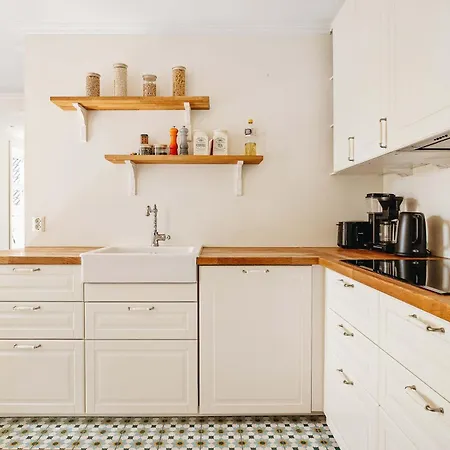 Dinbnb L Historic 4br House L 2 Free Parking L Balcony&terrace