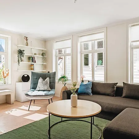 Holiday home Dinbnb L Historic 4br House L 2 Free Parking L Balcony&terrace *