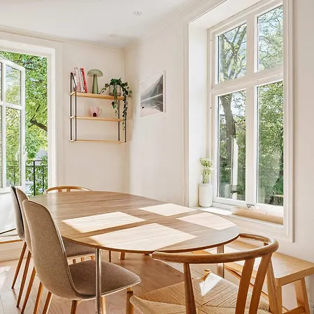 Dinbnb L Historic 4br House L 2 Free Parking L Balcony&terrace *