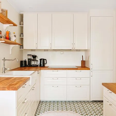 Holiday home Dinbnb L Historic 4br House L 2 Free Parking L Balcony&terrace Bergen