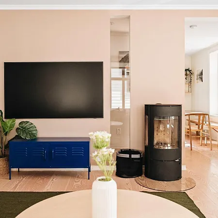 Dinbnb L Historic 4br House L 2 Free Parking L Balcony&terrace