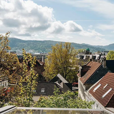 Dinbnb L Historic 4br House L 2 Free Parking L Balcony&terrace Holiday home Bergen